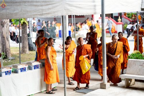 ภาพ No.234441:วันพฤหัสบดีที่ 24 กรกฎาคม พ.ศ. 2568 พิธีถวายสังฆทานแก่คณะสงฆ์ 323 วัด , พิธีมอบกองทุนหนุนแรงใจช่วยครูใต้ , พิธีทำบุญส่วนกุศลแด่ผู้วายชนม์ ในเหตุการณ์ความไม่สงบ 4 จังหวัด ชายแดนภาคใต้ (ปัตตานี , ยะลา , นราธิวาส , สงขลา) ปีที่ 21 ครั้งที่ 179 ณ วัดเวฬุวัน 