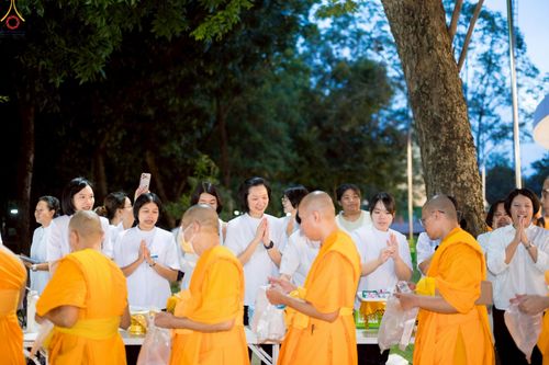 ภาพ No.250696:วันอังคารที่ 7 ตุลาคม พ.ศ. 2568 พิธีมหาปวารณาออกพรรษา ณ โบสถ์พระไตรปิฎก วัดพระธรรมกาย