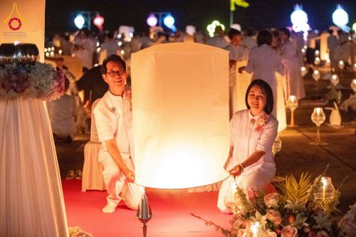 ภาพ No.266163:วันพุธที่ 5 พฤศจิกายน พ.ศ. 2568 (วันพระ ขึ้น 15 ค่ำ เดือน 12) พิธีจุดประทีปโคมลาน, โคมลอย และลอยกระทง ถวายประทีปเป็นพุทธบูชา สร้างความสว่างไสวให้กับแผ่นดินด้วยแสงธรรม ณ พุทธอุทยานนานาชาติ จังหวัดหนองคาย