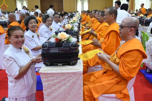 ภาพ No.89817:พิธีวางแผ่นจารึกชื่อ เพื่อนำไปประดิษฐานไว้ในฐานองค์พระประธาน เนื่องในโอกาสครบรอบ 10 ปี ศูนย์ปฏิบัติธรรมนครราชสีมา วันอาทิตย์ที่ 24 กันยายน พ.ศ. 2566