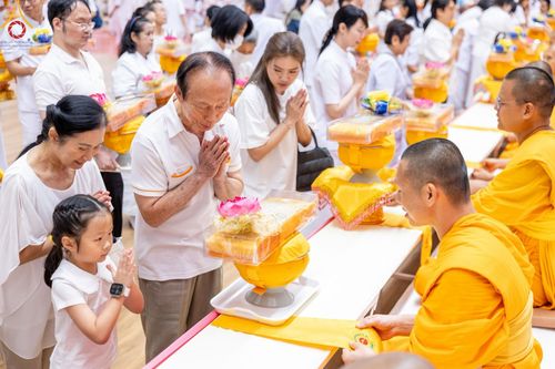 ภาพ No.212780:วันอาทิตย์ที่ 23 มีนาคม พ.ศ. 2568 พิธีร่วมบุญโครงการบรรพชาสามเณร 5,000 รูป ณ ห้องแก้วสารพัดนึก 2 วัดพระธรรมกาย