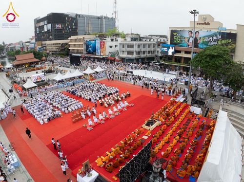 ภาพ No.210337:วันอาทิตย์ที่ 9 มีนาคม พ.ศ. 2568 พ่อเมืองโคราชจัดตักบาตรพระหมื่น ทำบุญเมือง 557 ปี