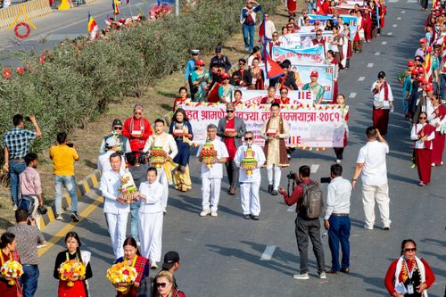 ภาพ No.212960:วันที่ 14 - 15 มีนาคม พ.ศ. 2568 คณะสงฆ์และสามเณรเดินธรรมยาตรา ในโครงการบวชสามเณรเนปาล 500 รูป ไปยังสถานที่รอบมายาเทวีและลุมพินีเกรด ณ ลุมพินี ประเทศเนปาล