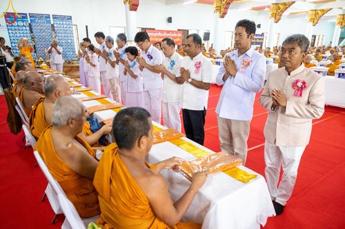 ภาพ No.131875:พิธีถวายสังฆทาน 323 วัด 4 จังหวัดชายแดนภาคใต้ ปีที่ 20 ครั้งที่ 167 และ พิธีมอบกองทุนหนุนแรงใจช่วยครูใต้ ปีที่ 17 ครั้งที่ 132 วันเสาร์ที่ 23 มีนาคม พ.ศ. 2567 ณ วัดมุจลินทวาปีวิหารพระอารามหลวง อ.หนองจิก จ.ปัตตานี