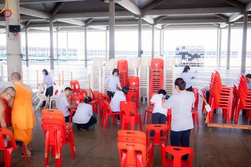 ภาพ No.218326:วันที่ 12-18 เมษายน พ.ศ. 2568 พระภิกษุและเจ้าหน้าที่อาสาสมัคร เตรียมพื้นที่ต้อนรับพักค้างพระสังฆาธิการ เนื่องในงานวันคุ้มครองโลก 22 เมษายน พ.ศ. 2568