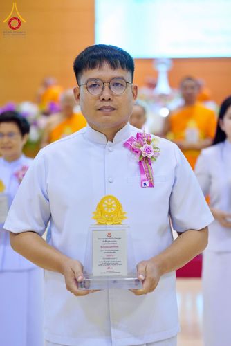 ภาพ No.232212:วันอาทิตย์ที่ 6 กรกฏาคม พ.ศ. 2568 พิธีมอบโล่เกียรติคุณ สวดธัมมจักกัปปวัตตนสูตร และรางวัลโครงการผู้นำแสงสว่างออนไลน์ ณ ห้องแก้วสารพัดนึก1 สภาธรรมกายสากล วัดพระธรรมกาย