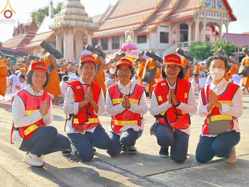 ภาพ No.198782:V.50 สารพัดV สารพัดดี ที่ธรรมยาตรา ในโครงการธรรมยาตรา กตัญญูบูชา มหาปูชนียาจารย์ พระมงคลเทพมุนี(สด จนฺทสโร) พระผู้ปราบมาร อนุสรณ์สถาน 7 แห่ง ปีที่ 13 ระหว่างวันที่ 2-31 มกราคม พ.ศ. 2568