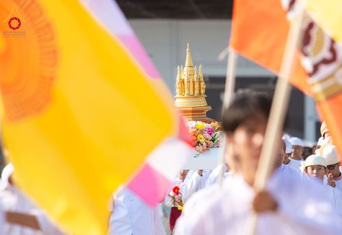 ภาพ No.209700:วันอาทิตย์ที่ 2 มีนาคม พ.ศ. 2568 พิธีภาคบ่าย สัมมนาพิเศษ, ปฏิบัติธรรม พิธีรับมอบพระบรมสารีริกธาตุ ณ สภาธรรมกายสากล วัดพระธรรมกาย