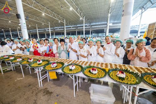 ภาพ No.203733:พิธีถวายภัตตาหารเป็นสังฆทาน แด่พระธรรมยาตรา ณ วัดพระธรรมกาย ตำบลคลองสาม อำเภอคลองหลวง จังหวัดปทุมธานี ในโครงการธรรมยาตรา กตัญญูบูชา มหาปูชนียาจารย์ พระมงคลเทพมุนี(สด จนฺทสโร) พระผู้ปราบมาร อนุสรณ์สถาน 7 แห่ง ปีที่ 13 วันที่ 30 มกราคม พ.ศ. 2568