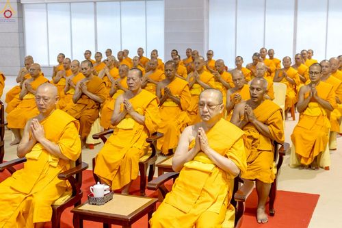 ภาพ No.233828:วันเสาร์ที่ 19 กรกฎาคม พ.ศ.2568 วันมหารำลึก ครั้งที่ 35 พิธีรำลึกถึงนักสร้างบารมี , พิธีสวดพระพุทธมนต์ , พิธีทอดผ้าบังสกุลและถวายไทยธรรม วัดพระธรรมกาย