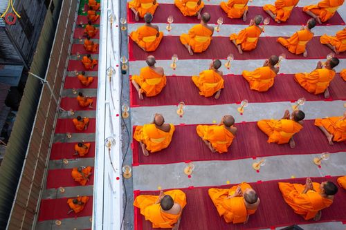 ภาพ No.201631:พิธีจุดประทีปถวายเป็นพุทธบูชา และบูชาธรรมมหาปูชนียาจารย์ ณ อาคารธรรมยาตรา กตัญญูบูชามหาปูชนียาจารย์ ตรงข้ามวัดปากน้ำภาษีเจริญ จ.กรุงเทพมหานคร ในโครงการธรรมยาตรา กตัญญูบูชา มหาปูชนียาจารย์ พระมงคลเทพมุนี(สด จนฺทสโร) พระผู้ปราบมาร อนุสรณ์สถาน 7 แห่ง