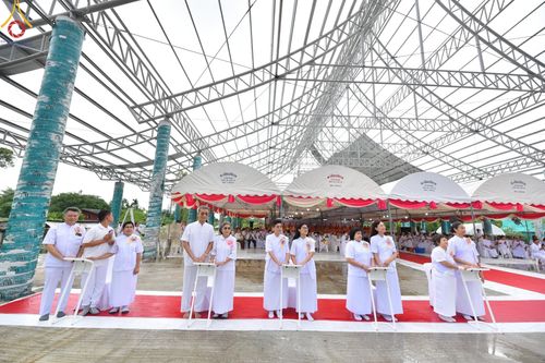 ภาพ No.158172:พิธีทอดผ้าป่า ติดตั้งแผ่นสิริฉะทะนะรัสมี(หลังคา) อาคาร 80 ปี หลวงพ่อธัมมชโย วันอาทิตย์ที่ 22 กันยายน พ.ศ. 2567 ณ ศูนย์ปฏิบัติธรรมวิหารแดง อ.วิหารแดง จ.สระบุรี