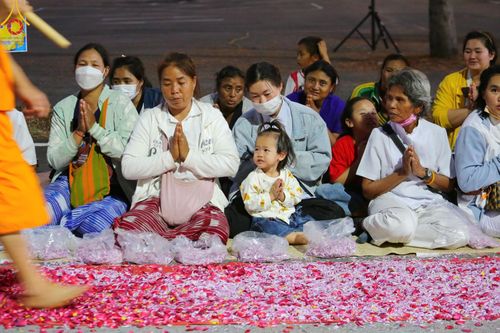 ภาพ No.202071:พิธีต้อนรับพระธรรมยาตรา ณ อนุสรณ์สถานลำดับที่ 7 สถานที่ขยายวิชชาธรรมกาย วัดพระธรรมกาย ต.คลองสาม อ.คลองหลวง จ.ปทุมธานี ในโครงการธรรมยาตรา กตัญญูบูชา มหาปูชนียาจารย์ พระมงคลเทพมุนี(สด จนฺทสโร) พระผู้ปราบมาร อนุสรณ์สถาน 7 แห่ง ปีที่ 13 วันที่ 26 มกราคม 2568