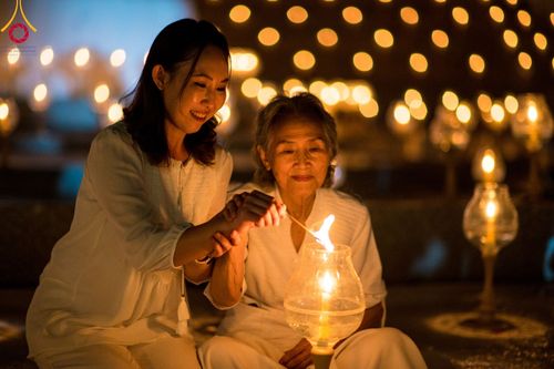ภาพ No.107177:พิธีจุดประทีปถวายเป็นพุทธบูชา และบูชาธรรมมหาปูชนียาจารย์ ในโครงการธรรมยาตรากตัญญูบูชา มหาปูชนียาจารย์ พระมงคลเทพมุนี(สด จนฺทสโร) พระผู้ปราบมาร  อนุสรณ์สถาน 7 แห่ง ปีที่ 12  วันที่ 6 มกราคม พ.ศ. 2567 ณ อนุสรณ์สถานมหาวิหารพระมงคลเทพมุนี อ.สองพี่น้อง จ.สุพร