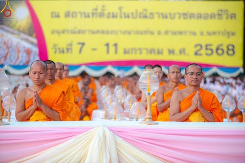 ภาพ No.192704:พิธีจุดประทีปถวายเป็นพุทธบูชา และบูชาธรรมมหาปูชนียาจารย์ ณ อนุสรณ์สถานคลองบางนางแท่น อ.สามพราน จ.นครปฐม ในโครงการธรรมยาตรา กตัญญูบูชา มหาปูชนียาจารย์ พระมงคลเทพมุนี(สด จนฺทสโร) พระผู้ปราบมาร อนุสรณ์สถาน 7 แห่ง ปีที่ 13 วันที่ 10 มกราคม พ.ศ. 2568