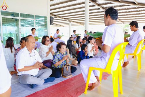 ภาพ No.186517:พิธีตัดปอย ปลงผม เวียนประทักษิณ  มอบบาตรผ้าไตร ขอขมาผู้ปกครอง และพิธีบรรพชาอุปสมบท  โครงการอุปสมบทหมู่บูชาธรรมมหาปูชนียาจารย์  ประจำปี 2567 ณ ศูนย์ปฏิบัติธรรมภาคใต้และวัดคงคาเลียบ อ.บางกล่ำ จ.สงขลา วันอาทิตย์ที่ 8 ธันวาคม พ.ศ. 2567