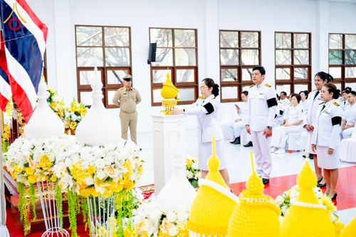 ภาพ No.276075:วันที่ 5 ธันวาคม พ.ศ. 2568 พสกนิกรอำเภอคลองหลวง พร้อมใจบำเพ็ญกุศลอุทิศถวาย “ในหลวงรัชกาลที่ 9” น้อมรำลึกในพระมหากรุณาธิคุณ เนื่องในวันคล้ายวันพระบรมราชสมภพ วันชาติ และวันพ่อแห่งชาติ ณ อาคารปลูกศรัทธา 2 วัดพระธรรมกาย อำเภอคลองหลวง จังหวัดปทุมธานี