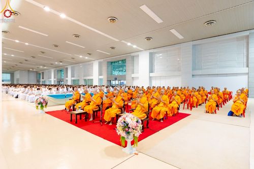 ภาพ No.222828:วันอาทิตย์ต้นเดือนที่ 4 พฤษภาคม พ.ศ. 2568 พิธีบูชาข้าวพระ ณ สภาธรรมกายสากล วัดพระธรรมกาย