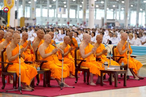 ภาพ No.258188:วันอาทิตย์ที่ 5 ตุลาคม พ.ศ. 2568 พิธีบูชาข้าวพระ ณ สภาธรรมกายสากล วัดพระธรรมกาย