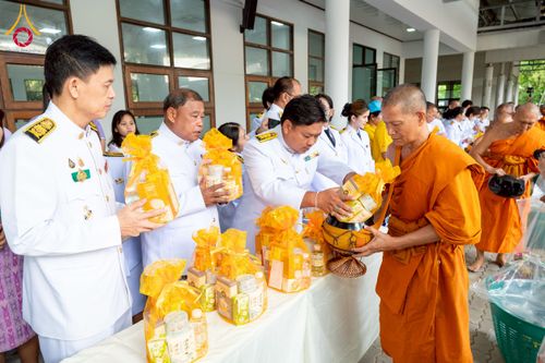 ภาพ No.227143:วันอังคารที่ 3 มิถุนายน พ.ศ. 2568 นายอำเภอคลองหลวง นำพสกนิกรรวมใจภักดิ์ สมเด็จพระนางเจ้าฯ พระบรมราชินี เนื่องในโอกาสวันเฉลิมพระชนมพรรษา ณ อาคารปลูกศรัทธา 2 วัดพระธรรมกาย อ.คลองหลวง จ.ปทุมธานี