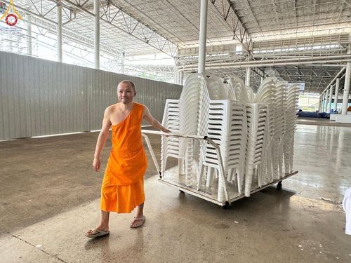 ภาพ No.61403:V.36 ทุ่มเทเพื่อพ่อ 80 ปี ภาพการเตรียมงานของหน่วยงานต่างๆ เพื่อพิธีฉลองอายุวัฒนมงคล 80 ปี หลวงพ่อธัมมชโย และรับถวายมหาสังฆทาน 10,000 กว่าวัดทั่วประเทศ ในวันคุ้มครองโลก จันทร์ที่ 22 เมษายน พ.ศ.2567