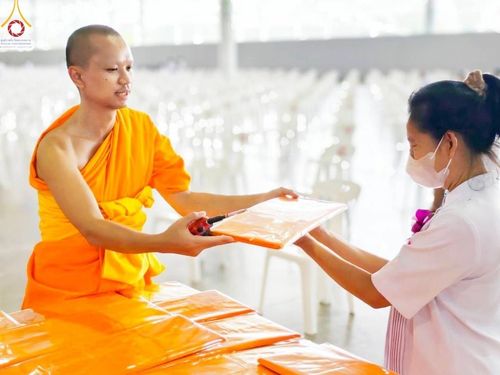 ภาพ No.134634:V.35 เพื่อบุญต้นเดือน การรับบุญของเจ้าหน้าที่หน่วยงานต่างๆ เพื่องานบุญวันอาทิตย์ต้นเดือน ณ วัดพระธรรมกาย วันที่ 7 เมษายน พ.ศ. 2567