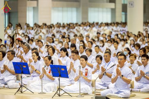 ภาพ No.232079:วันอาทิตย์ที่ 6 กรกฏาคม พ.ศ. 2568 พิธีตักบาตร ข้าวสารอาหารแห้ง  พิธีบูชาข้าวพระ สัมมนาพิเศษราชเหล็ก ณ สภาธรรมกายสากล วัดพระธรรมกาย