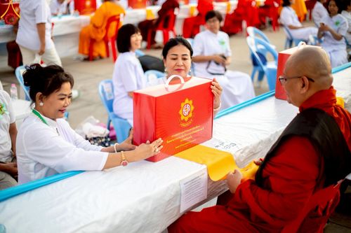 ภาพ No.219639:วันอังคารที่ 22 เมษายน พ.ศ. 2568 พิธีถวายมหาสังฆทานคณะสงฆ์ 40,000 กว่าวัดทั่วประเทศ เนื่องในวันคุ้มครองโลก ณ วัดพระธรรมกาย จ.ปทุมธานี