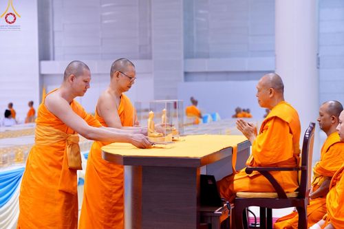 ภาพ No.159537:สัมมนาพิเศษและพิธีมอบองค์พระธรรมกาย 2,000 องค์ ณ ห้องแก้วสารพัดนึก 1 วัดพระธรรมกาย วันอาทิตย์ต้นเดือนที่ 6 ตุลาคม พ.ศ. 2567