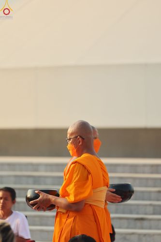 ภาพ No.110304:พิธีตักบาตรพระธรรมยาตราฯ ในโครงการธรรมยาตรากตัญญูบูชา มหาปูชนียาจารย์ พระมงคลเทพมุนี(สด จนฺทสโร) พระผู้ปราบมาร ปีที่ 12 ณ อนุสรณ์สถานลำดับที่ 2 สถานที่ตั้งมโนปณิธานบวชตลอดชีวิต อนุสรณ์สถานบางนางแท่น จ.นครปฐม วันที่ 11 มกราคม พ.ศ. 2567