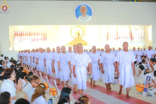ภาพ No.180599:พิธีบรรพชาอุปสมบท โครงการอุปสมบทบูชาธรรมมหาปูชนียาจารย์ ประจำปีพุทธศักราช 2567 วันเสาร์ที่ 7 ธันวาคมพ.ศ. 2567 ณ วัดพระธรรมกาย จ.ปทุมธานี