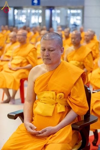 ภาพ No.284971:วันอาทิตย์ที่ 14 ธันวาคม พ.ศ.2568  พิธีปฏิบัติธรรม พิธีถวายภัตตาหารเป็นสังฆทาน พิธีมอบต้นสมบัติจักรพรรดิ ถวายแด่เจ้าอาวาสและประธานสงฆ์ 236 ศูนย์ส่งเสริมศีลธรรมทั่วโลก ณ สภาธรรมกายสากล วัดพระธรรมกาย