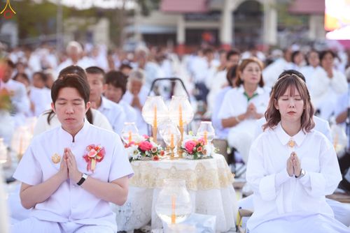 ภาพ No.293963:วันที่ 14 มกราคม พ.ศ. 2569 พิธีจุดประทีปถวายเป็นพุทธบูชา และบูชาธรรมมหาปูชนียาจารย์  ณ วัดสองพี่น้อง ต.ต้นตาล อ.สองพี่น้อง จ.สุพรรณบุรี ในโครงการธรรมยาตรา กตัญญูบูชา มหาปูชนียาจารย์ พระมงคลเทพมุนี(สด จนฺทสโร) พระผู้ปราบมาร อนุสรณ์สถาน 7 แห่ง ปีที่ 14