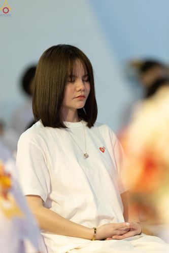 ภาพ No.331060:วันวิสาขบูชา อาทิตย์ที่ 31 พฤษภาคม พ.ศ.2569 พิธีจุดวิสาขประทีป , พิธีเวียนประทักษิณ  รอบพระมหาธรรมกายเจดีย์  และพิธีฉลองชัยสวดมนต์บทธัมมจักกัปปวัตนสูตร  ครบ 8,415,000,000 จบ ณ วัดพระธรรมกาย