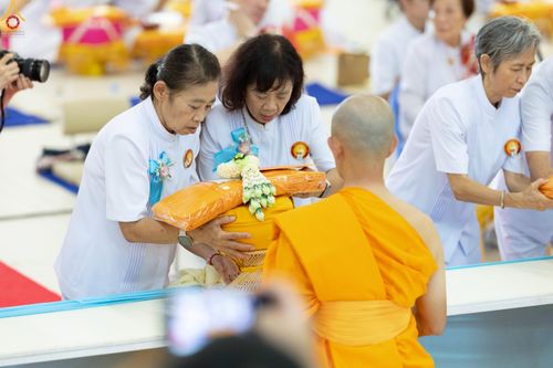 ภาพ No.330835:วันวิสาขบูชา อาทิตย์ที่ 31 พฤษภาคม พ.ศ.2569 พิธีบรรพชาสามเณรอุบาสก 11 ท่าน , พิธีถวายบาตรผ้าไตร และจตุปัจจัยไทยธรรม แด่สามเณร , พิธีอุปสมบทอุทิศชีวิต , พิธีกล่าวคำกัปปิยภัณฑ์  ณ อุโบสถพระไตรปิฎก วัดพระธรรมกาย จังหวัดปทุมธานี