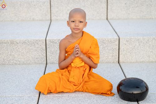 ภาพ No.279715:วันที่ 1 มกราคม พ.ศ.2569 พิธีตักบาตรในวันขึ้นปีใหม่ ณ ลานธรรม วัดพระธรรมกาย