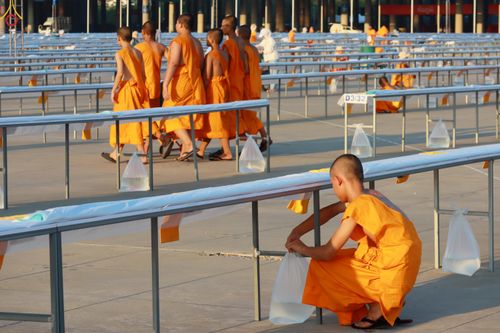 ภาพ No.321528:วันที่ 9-10 เมษายน พ.ศ.2569 การเตรียมงาน มัดถุงน้ำ ถ่วงขาโต๊ะไทยธรรม เพื่องานถวายมหาสังฆทาน 40,000 กว่าวัดทั่วประเทศ วันคุ้มครองโลก 22 เมษายน พ.ศ.2569 วัดพระธรรมกาย