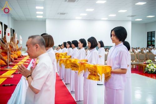 ภาพ No.314469:วันพฤหัสบดีที่ 19 มีนาคม พ.ศ. 2569 พิธีบำเพ็ญกุศล คุณพ่อณรงค์ จินตมากุล โยมบิดา พระครูปลัดรัตนวีรวัฒน์ (รังสฤษดิ์ อิทฺธิจินตโก) ที่ปรึกษาเจ้าคณะจังหวัดปทุมธานี เจ้าอาวาสวัดพระธรรมกาย  ณ ห้องปลูกศรัทธา 2 วัดพระธรรมกาย ปทุมธานี