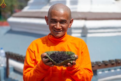 ภาพ No.77597:พิธีตัดปอยผมและปลงผมนาคธรรมทายาท ในโครงการบรรพชาสามเณรหมู่ ประเทศเนปาล วันที่ 11 มีนาคม พ.ศ.2566