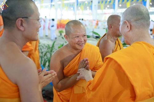 ภาพ No.85060:บรรยากาศการต้อนรับพระสังฆาธิการทั่วประเทศ และพิธีบูชาข้าวพระในวันสมาธิโลก วันอาทิตย์ต้นเดือนที่ 6 สิงหาคม พ.ศ. 2566 ณ สภาธรรมกายสากล วัดพระธรรมกาย