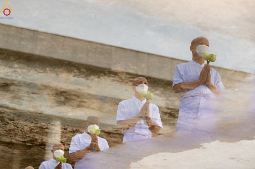 ภาพ No.84061:พิธีเวียนประทักษิณ พิธีวันทาเจดีย์ พิธีขอขมา และมอบผ้าไตร  ในโครงการบรรพชาอุปสมบทหมู่ธรรมทายาทรุ่นเข้าพรรษา และโครงการบรรพชาสามเณรโรงเรียนนานาชาติ รุ่นที่12 ในวันเสาร์ที่ 22 กรกฎาคม พ.ศ. 2566