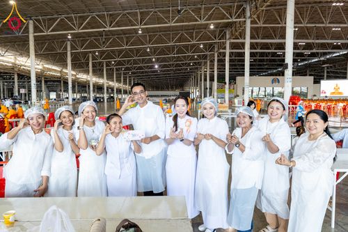 ภาพ No.279147:วันที่ 2 มกราคม พ.ศ.2569 พิธีถวายภัตตาหารเป็นสังฆทาน แด่พระธรรมยาตรา ณ วัดพระธรรมกาย ปทุมธานี ในโครงการธรรมยาตรา กตัญญูบูชา มหาปูชนียาจารย์ พระมงคลเทพมุนี(สด จนฺทสโร) พระผู้ปราบมาร อนุสรณ์สถาน 7 แห่ง ปีที่ 14