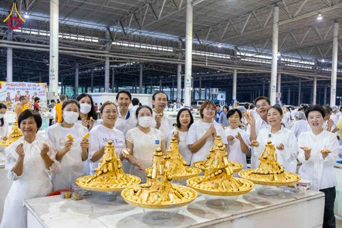 ภาพ No.303521:วันที่ 27 มกราคม พ.ศ. 2569 พิธีถวายภัตตาหารเป็นสังฆทาน แด่พระธรรมยาตรา ณ วัดพระธรรมกาย  จังหวัดปทุมธานี ในโครงการธรรมยาตรา กตัญญูบูชา มหาปูชนียาจารย์ พระมงคลเทพมุนี(สด จนฺทสโร) พระผู้ปราบมาร อนุสรณ์สถาน 7 แห่ง ปีที่ 14