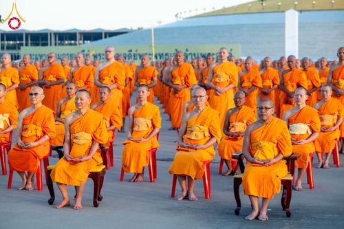 ภาพ No.285238:วันจันทร์ที่ 15 ธันวาคม พ.ศ.2568  บันทึกภาพหมู่ประวัติศาสตร์ โครงการบรรพชาอุปสมบทหมู่  รุ่นบูชาธรรมมหาปูชนียาจารย์ ประจำปี 2568 ณ ลานธรรมมหาธรรมกายเจดีย์ วัดพระธรรมกาย