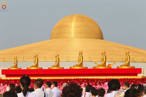 ภาพ No.79156:พิธีอัญเชิญองค์พระบรมพุทธเจ้า 24 องค์ เวียนประทักษิณรอบพระมหาธรรมกายเจดีย์ ณ วัดพระธรรมกาย  วันที่ 2 เมษายน พ.ศ. 2566