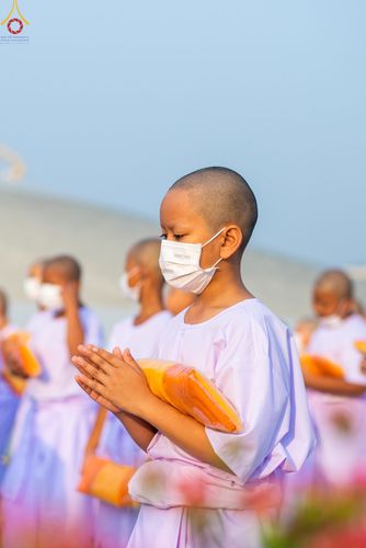 ภาพ No.79784:พิธีเวียนประทักษิณ ณ พระมหาธรรมกายเจดีย์ และพิธีวันทาเจดีย์ ในโครงการบรรพชาสามเณรฟื้นฟูพระพุทธศาสนาทั่วไทย วันเสาร์ที่ 8 เมษายน พ.ศ.2566