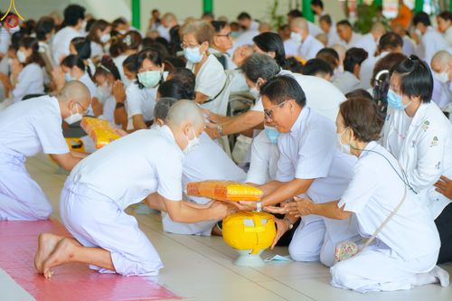 ภาพ No.82702:พิธีเวียนประทักษิณ, พิธีวันทาเจดีย์ ณ มหาธรรมกายเจดีย์  พิธีบรรพชาหมู่พระพี่เลี้ยงเข้าพรรษา, ธรรมทายาทอุดมศึกษา รุ่นที่ 50(ภาคฤดูฝน) และธรรมทายาทพุทธศาสตร์สากล รุ่นที่ 7 (ภาคฤดูฝน) วันเสาร์ที่ 17 มิถุนายน พ.ศ. 2566 ณ  โบสถ์พระไตรปิฎก วัดพระธรรมกาย จ.ปทุม