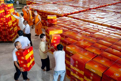 ภาพ No.320552:วันที่ 10 เมษายน พ.ศ.2569 การเตรียมกล่องไทยธรรม เพื่องานถวายมหาสังฆทาน 40,000 กว่าวัดทั่วประเทศ วันคุ้มครองโลก 22 เมษายน พ.ศ.2569 วัดพระธรรมกาย