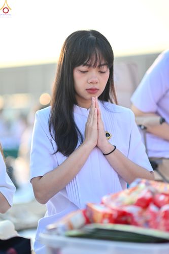 ภาพ No.279854:วันที่ 1 มกราคม พ.ศ.2569 พิธีตักบาตรในวันขึ้นปีใหม่ ณ ลานธรรม วัดพระธรรมกาย