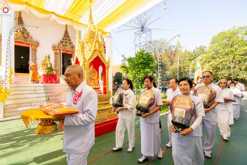 ภาพ No.291907:วันที่ 9 มกราคม พ.ศ. 2569 พิธีทอดผ้าป่าทำนุบำรุงศาสนสถาน ณ วัดศรีเมือง จ.สมุทรสาคร ในโครงการธรรมยาตรา กตัญญูบูชา มหาปูชนียาจารย์ พระมงคลเทพมุนี(สด จนฺทสโร) พระผู้ปราบมาร อนุสรณ์สถาน 7 แห่ง ปีที่ 14